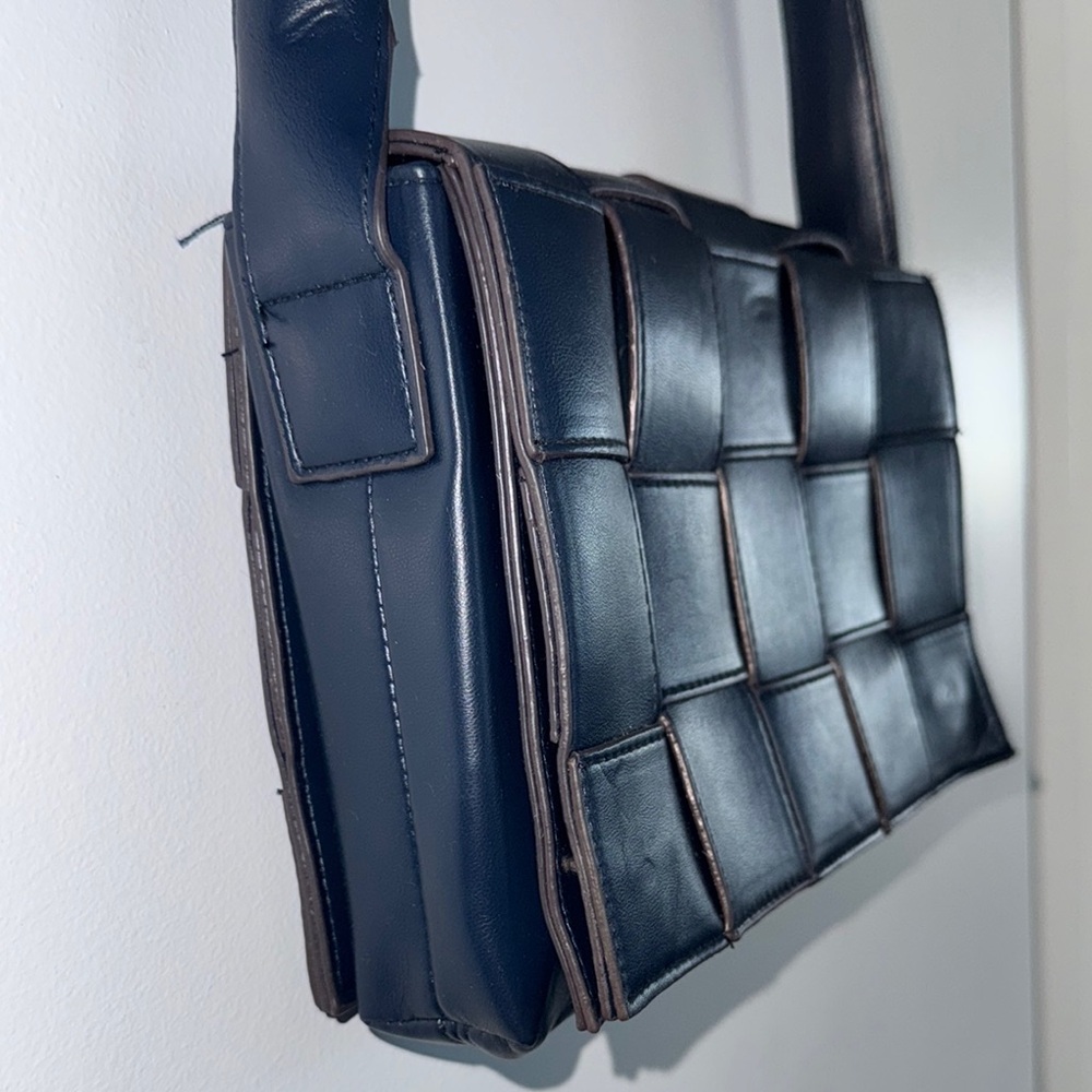 Sondra Roberts Squared Blue Shoulder Bag - Picture 4 of 11